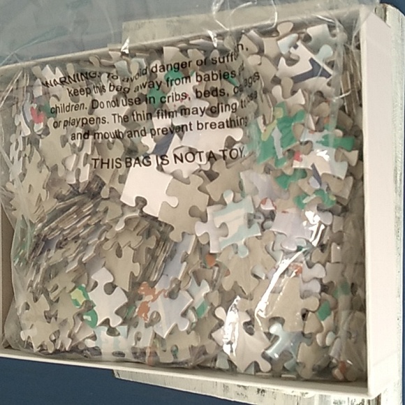 Vineyard Vines Christmas - 500 Piece Jigsaw Puzzle Santa Boat Reindeer - Picture 5 of 7